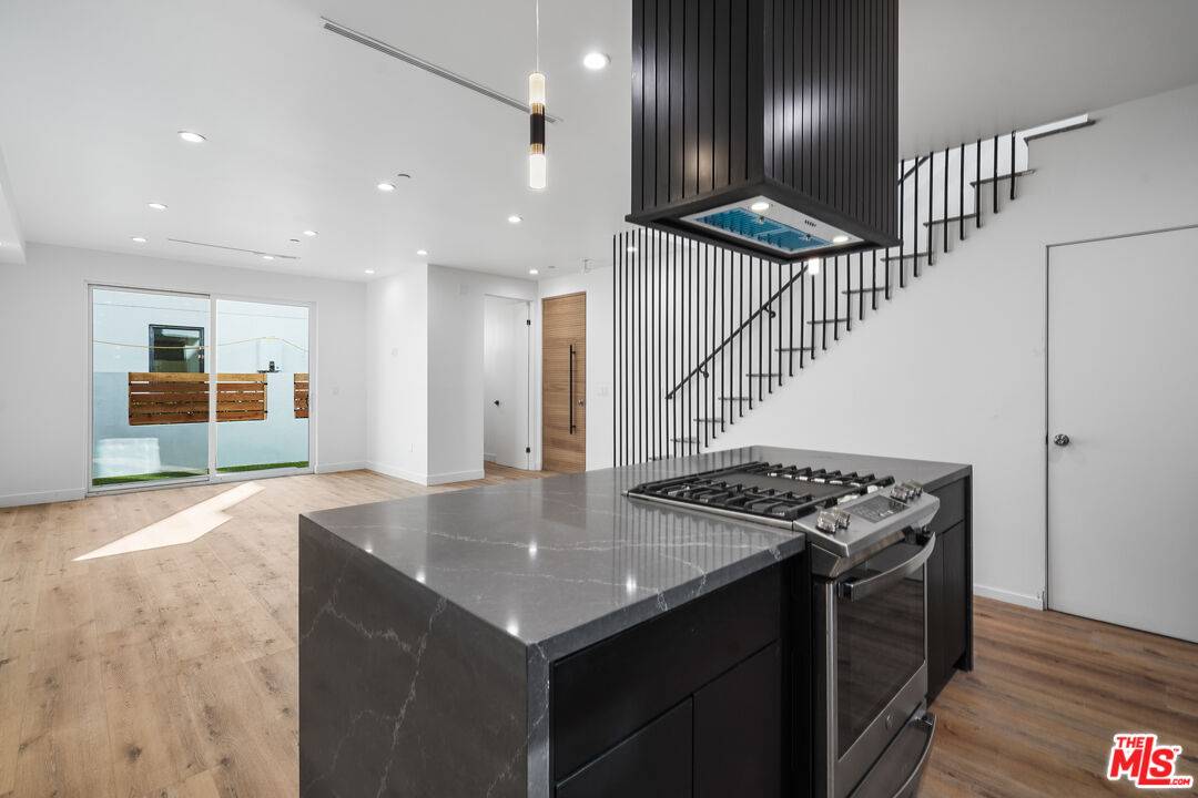 839 N Mccadden Pl 4BR Hancock Park La