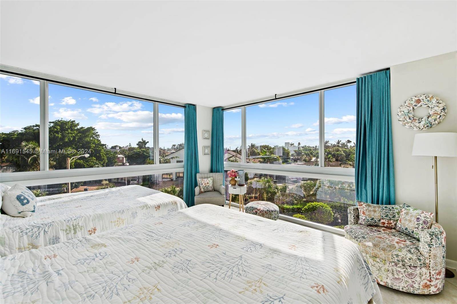 Bright and airy 2 2 condo across from the pristine sands and luxury homes of Lauderdale Beach.