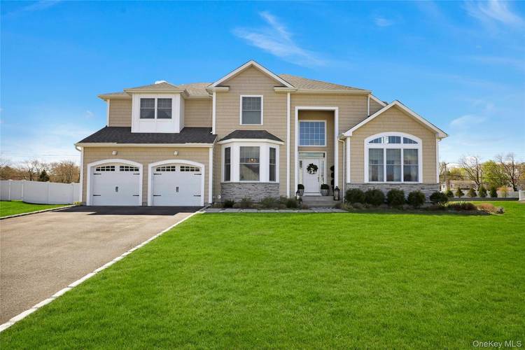 Well maintained Colonial rental offering a spacious and functional layout in Greenlawn.