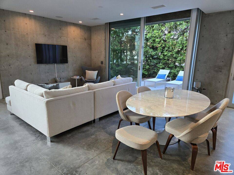 252  Bernard Ave 1BR Marina Del Rey La