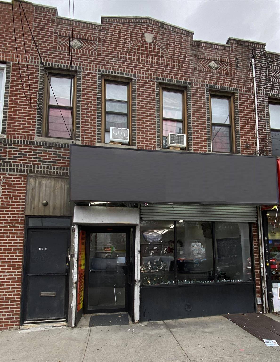 Prime Mixed Use Opportunity in South Richmond Hill !