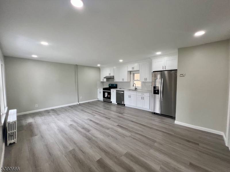 Must see ! Nice 3 bed and 2 full bath house in North Plainfield between Route 22 and Route 28.