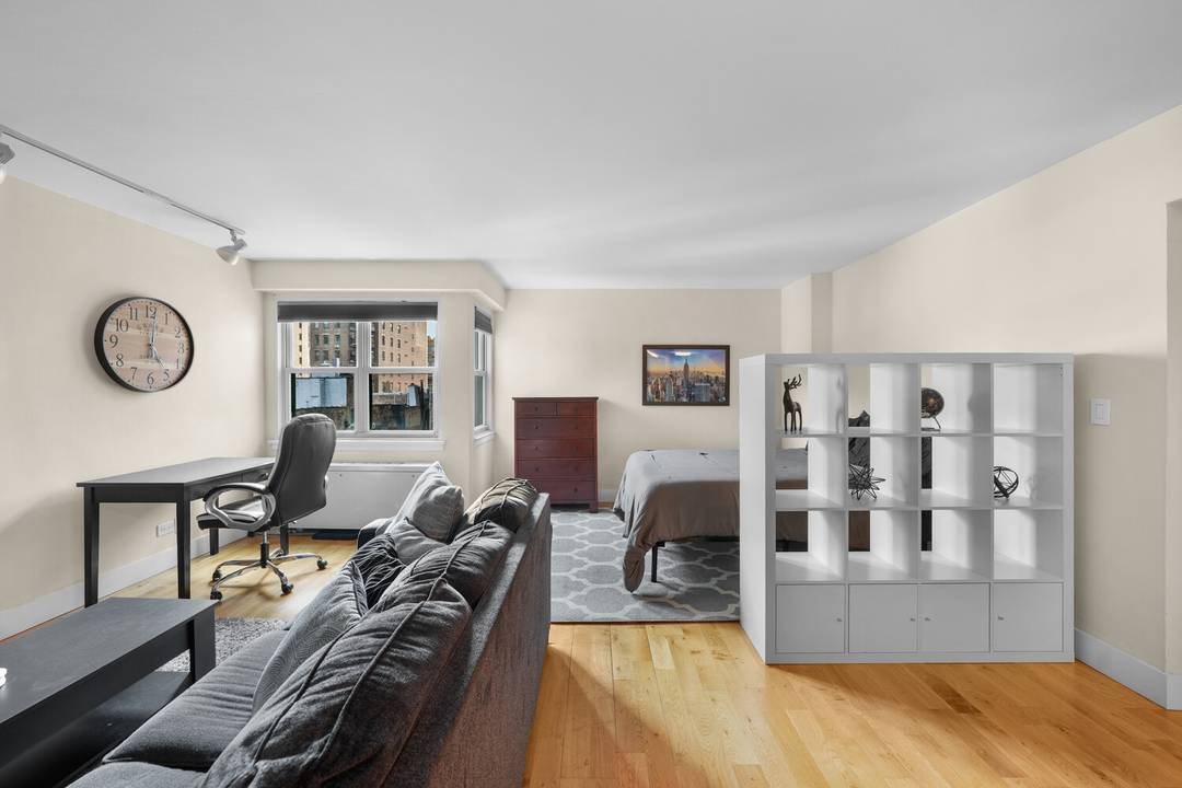 Discover the allure of this remarkable alcove studio.