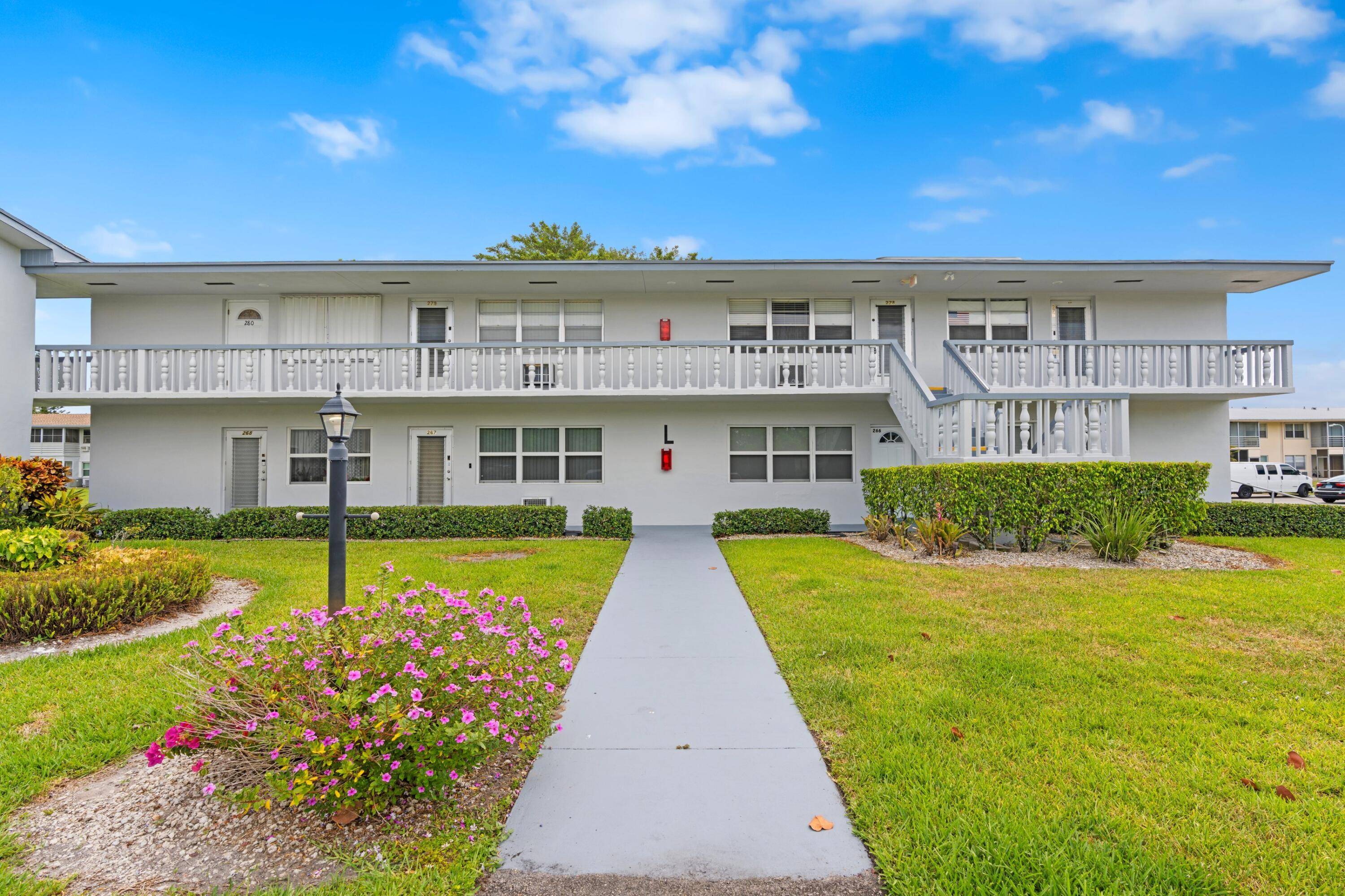 Remodeled one bedroom condo featuring garden view from the balcony.