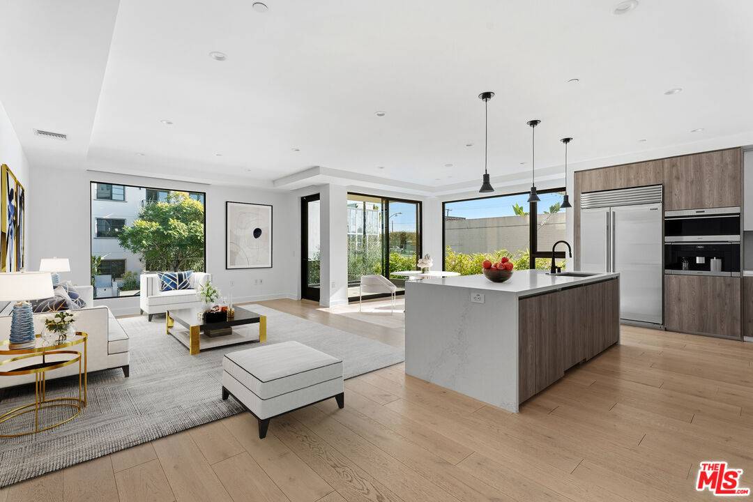 725 N Croft Ave 2BR Sunset Strip La