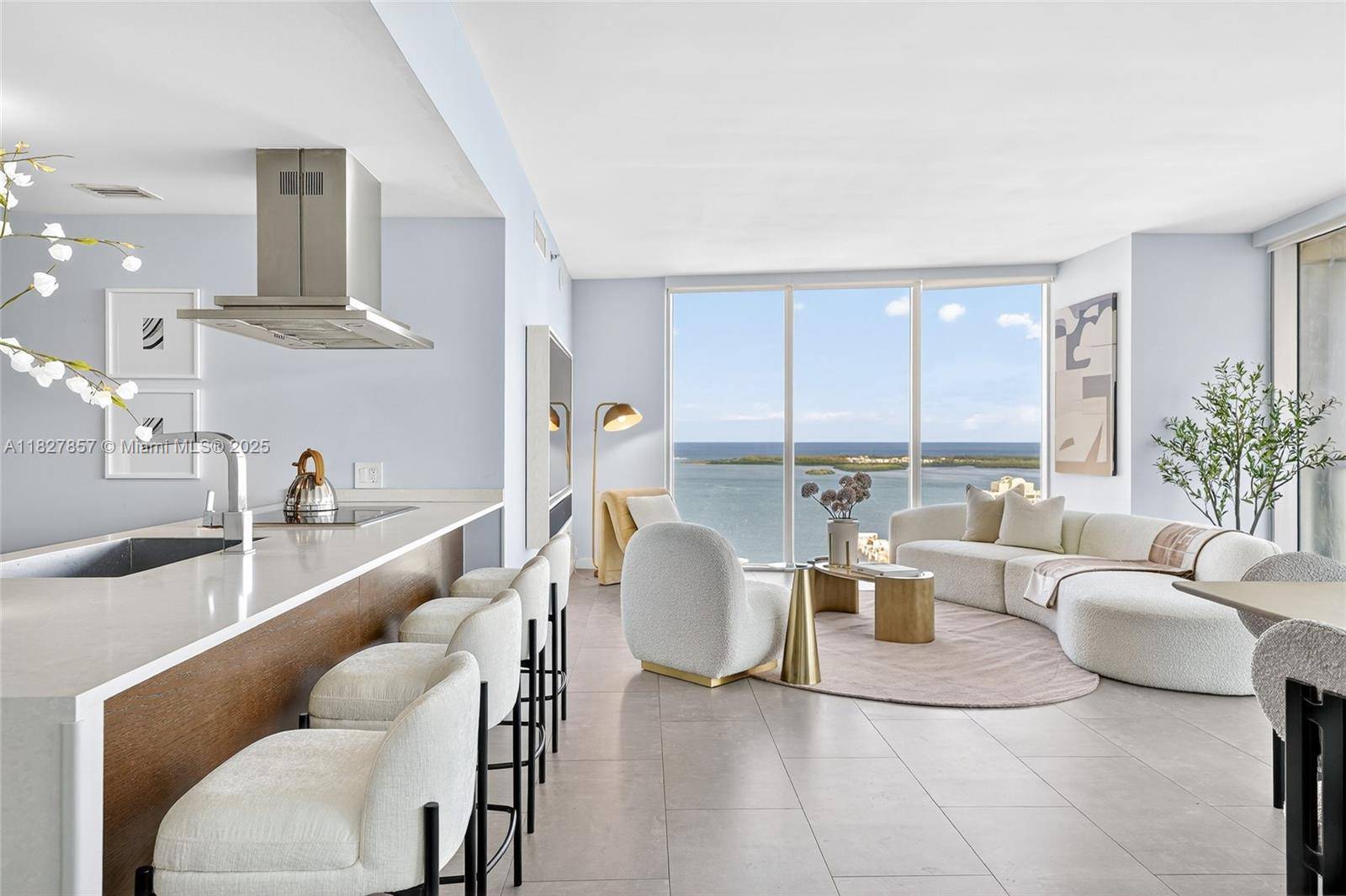 Residence 3901 at Icon Tower 2, the most desirable '01' line in the building, best deal in 01 line !