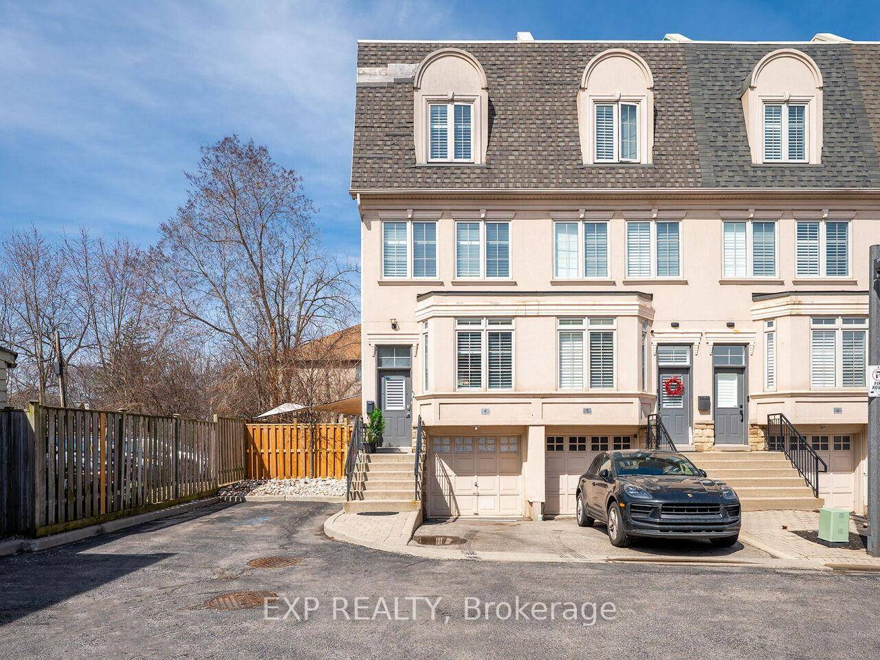 Opportunity in Bronte Village large and spacious End Unit with Elevator amp ; Rooftop Views.