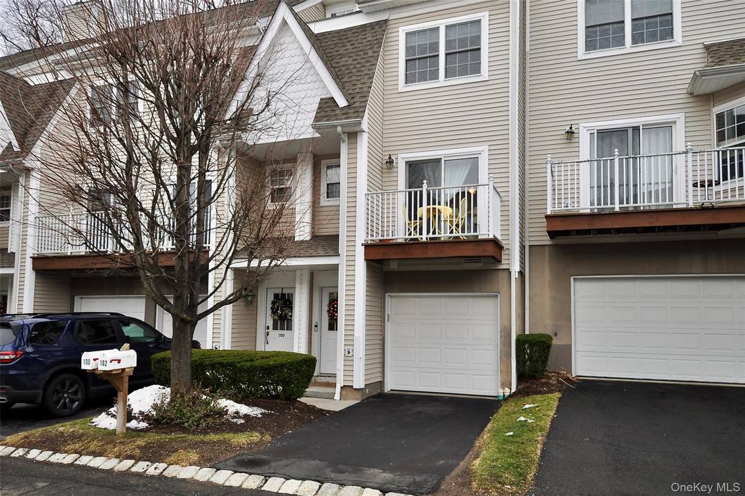 Welcome to this impressive townhouse at Crystal Hill Club, offering 2, 019 square feet of thoughtfully designed living space tailored for both comfort and contemporary lifestyles.