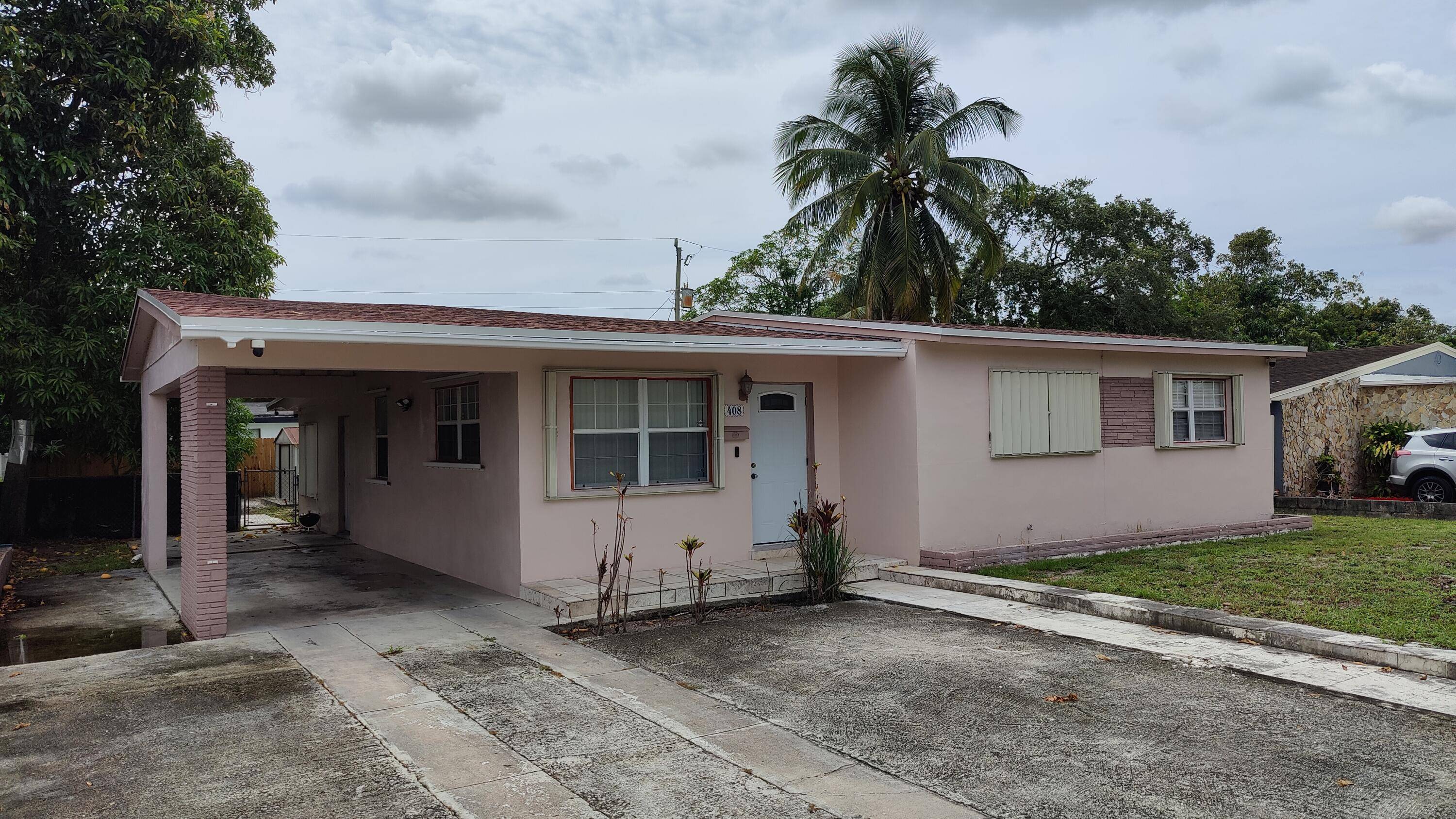 One of the largest homes in the area nearly 1, 300 sqft with 3 beds, 2 baths bonus room that can be a 4th bedroom !