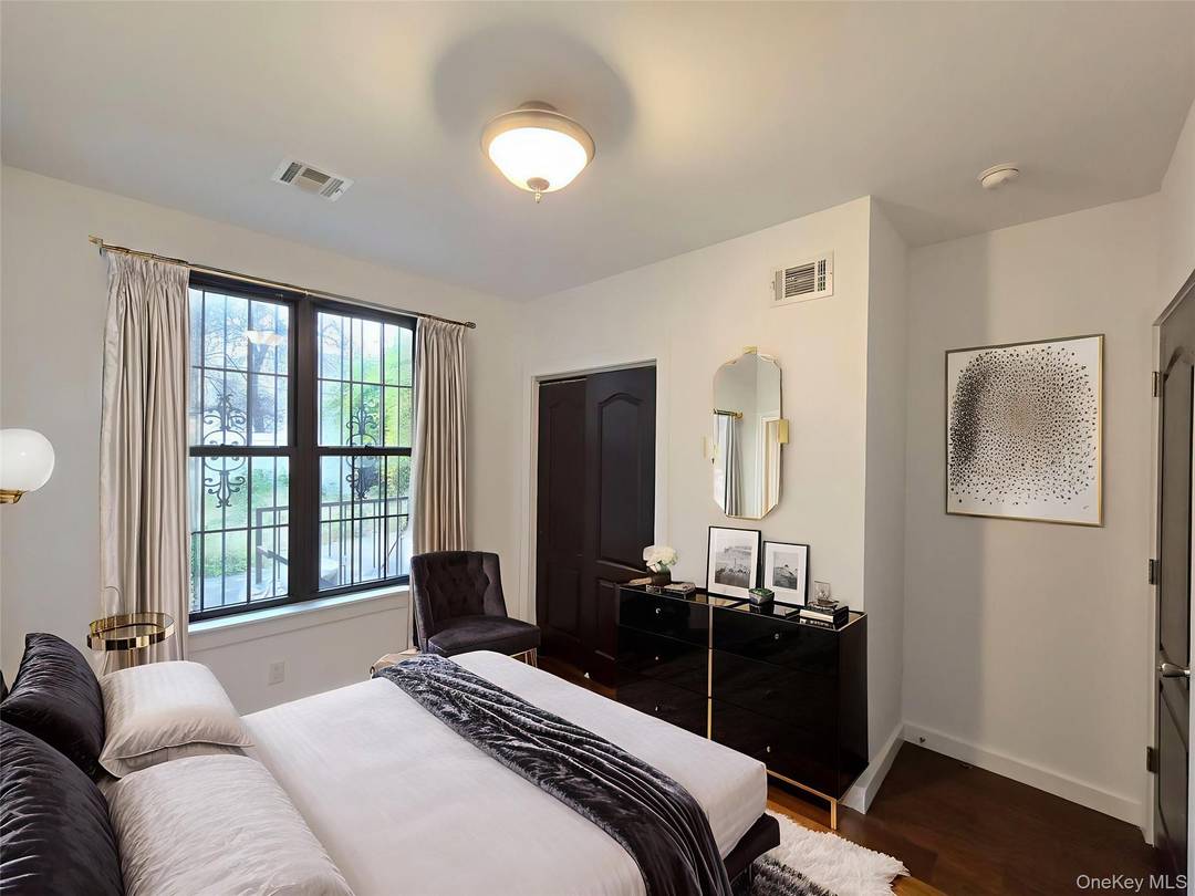 Welcome to this two family detached home in Bushwick, a vibrant community of artists and musicians.