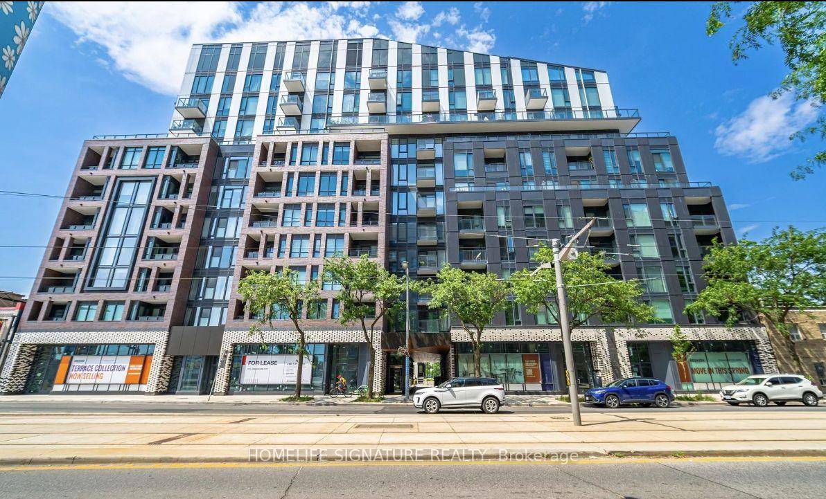 Wow ! ! rarely offered opportunity 1 Bedroom plus Den can be 2nd Bedroom Condo with a huge private Terrace 309 sq.