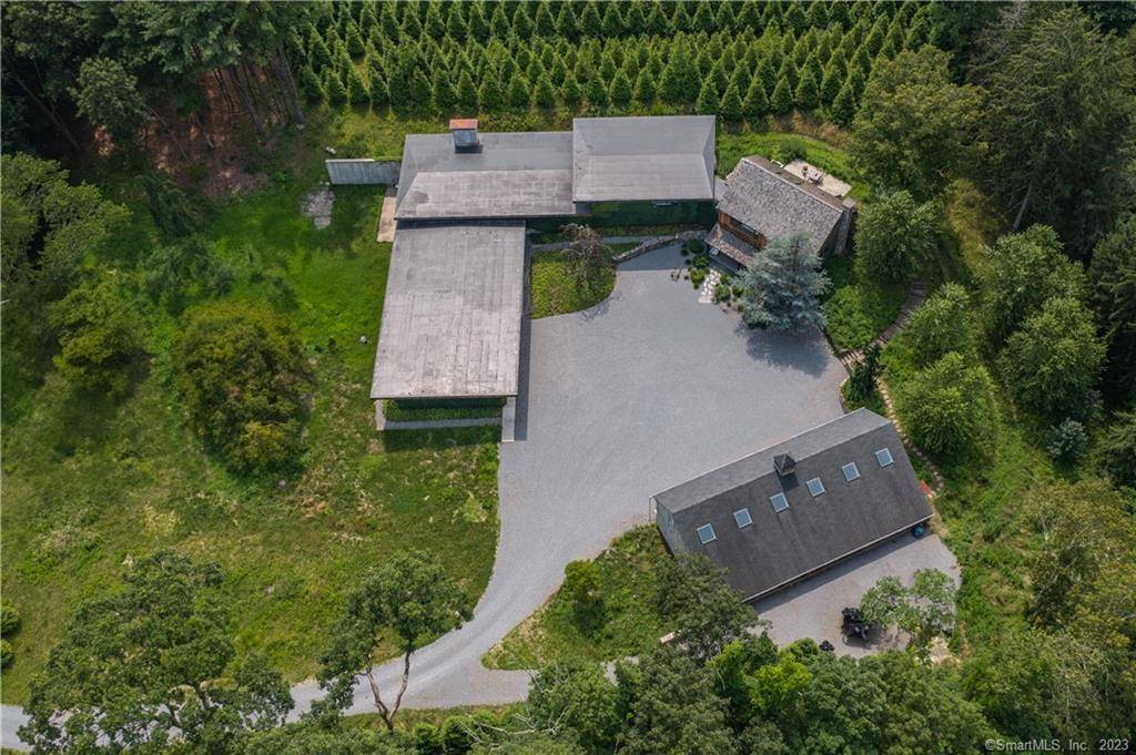Exquisite 1970 Renovated 3 Bedroom House with Renovated Barn and Private Art Museum in Weston, CT Nestled in the heart of Lower Weston, Connecticut, this exceptional 3.