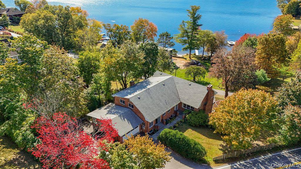 Lakefront luxury on Lake Mahopac !
