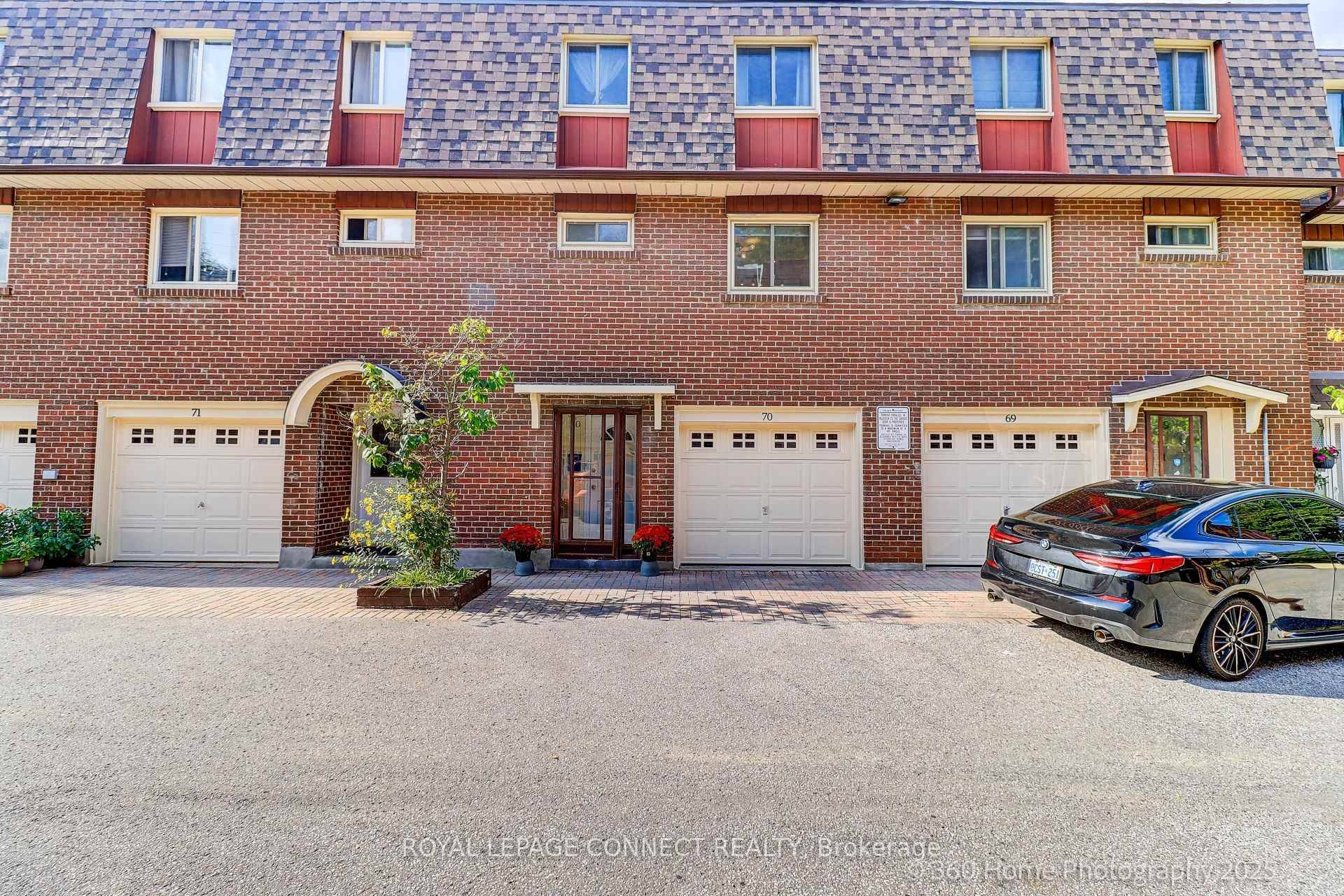 Beautiful amp ; Bright Unit Townhouse !