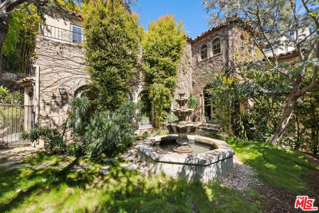 3300  N Knoll Dr 4BR Hollywood Hills East La