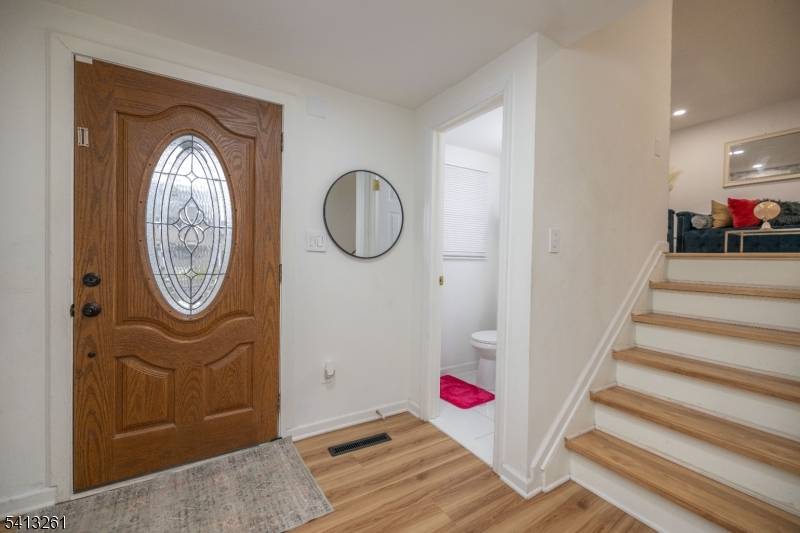 Beautifully New Renovated 4 Bedroom 1.