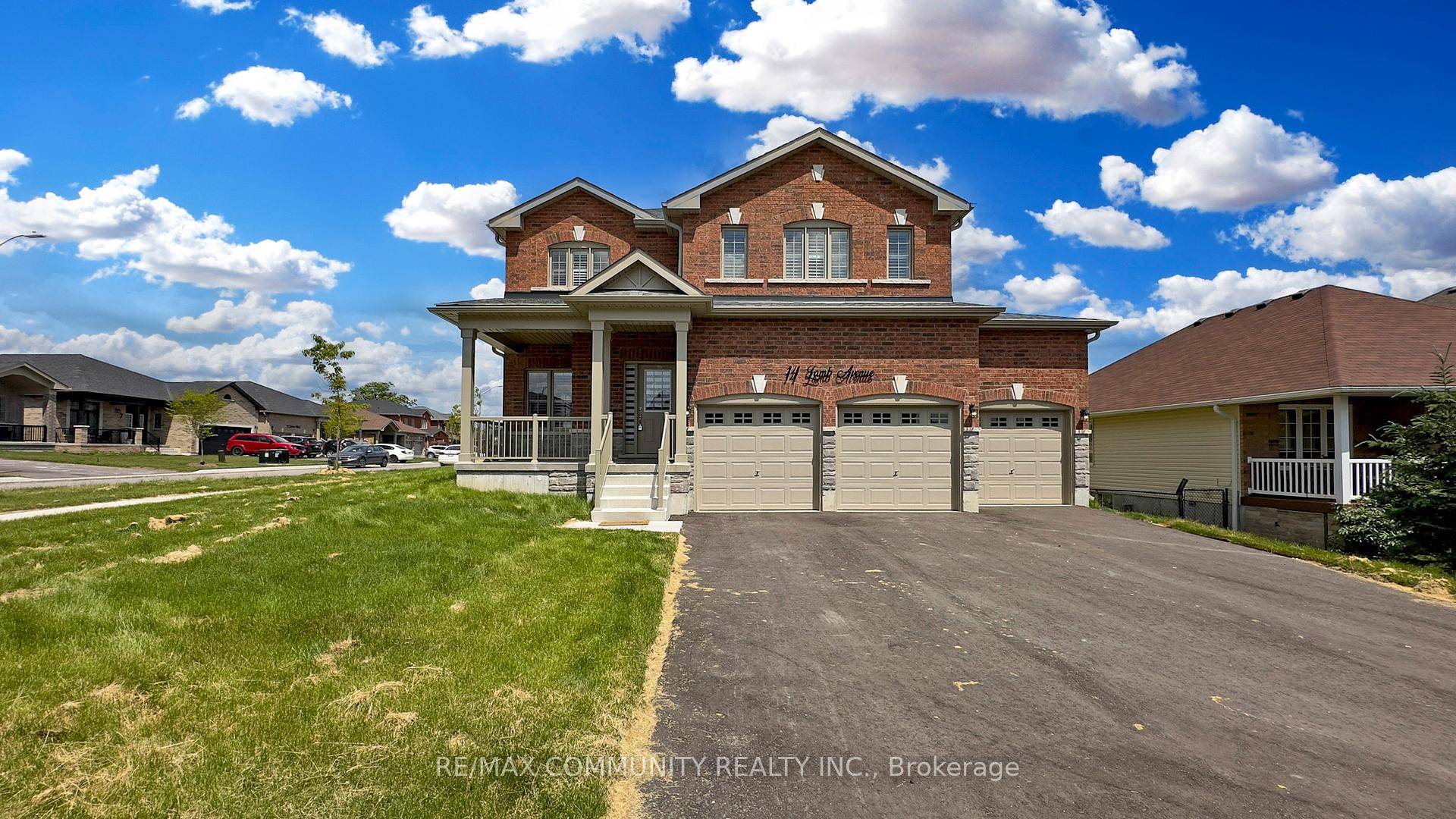 This beautiful home, located in the highly sought after area of Lindsay, sits on a large lot in a new development.