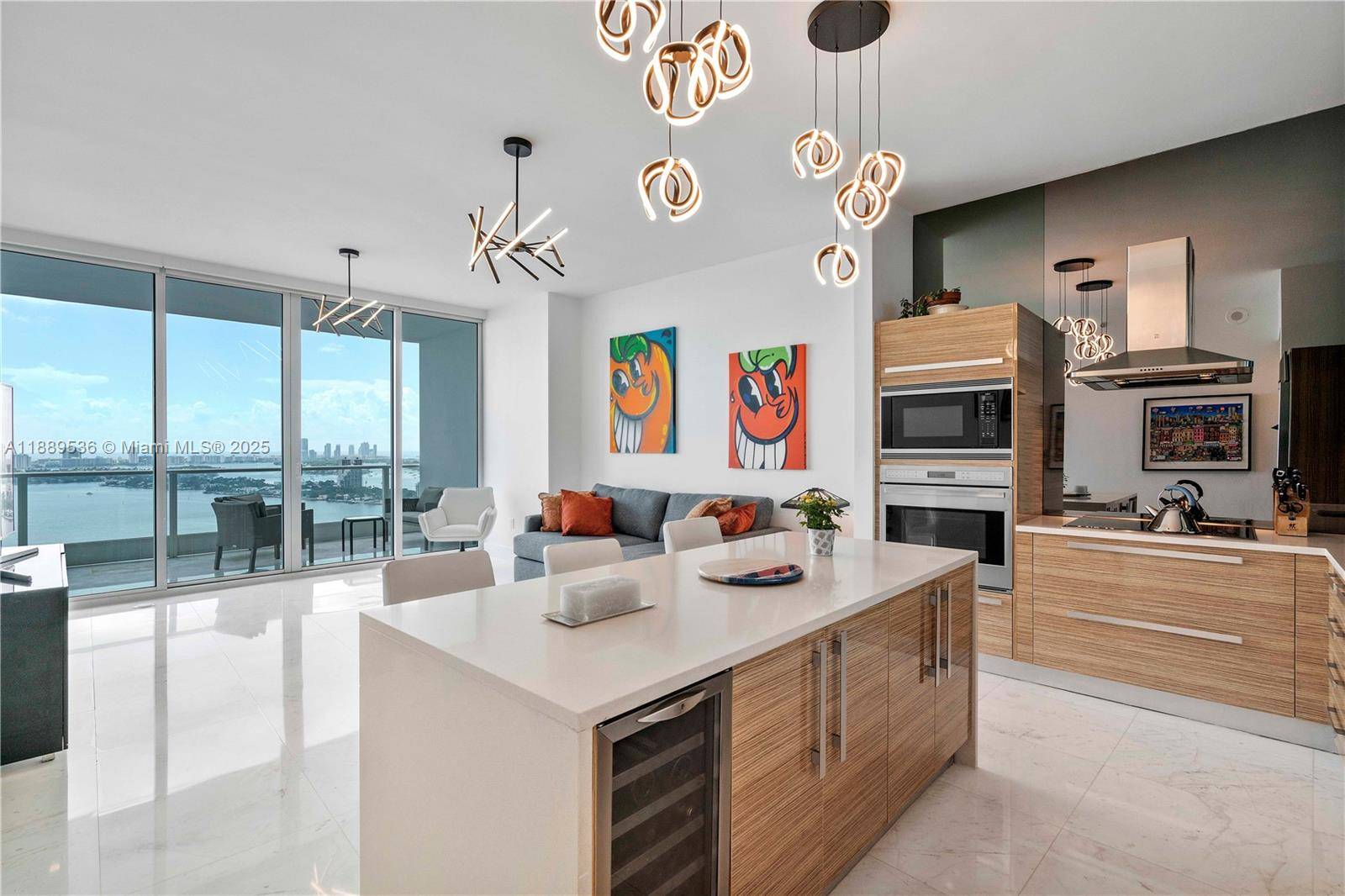 Stunning condo on the 31st floor of Paramount Bay in Edgewater, Miami.