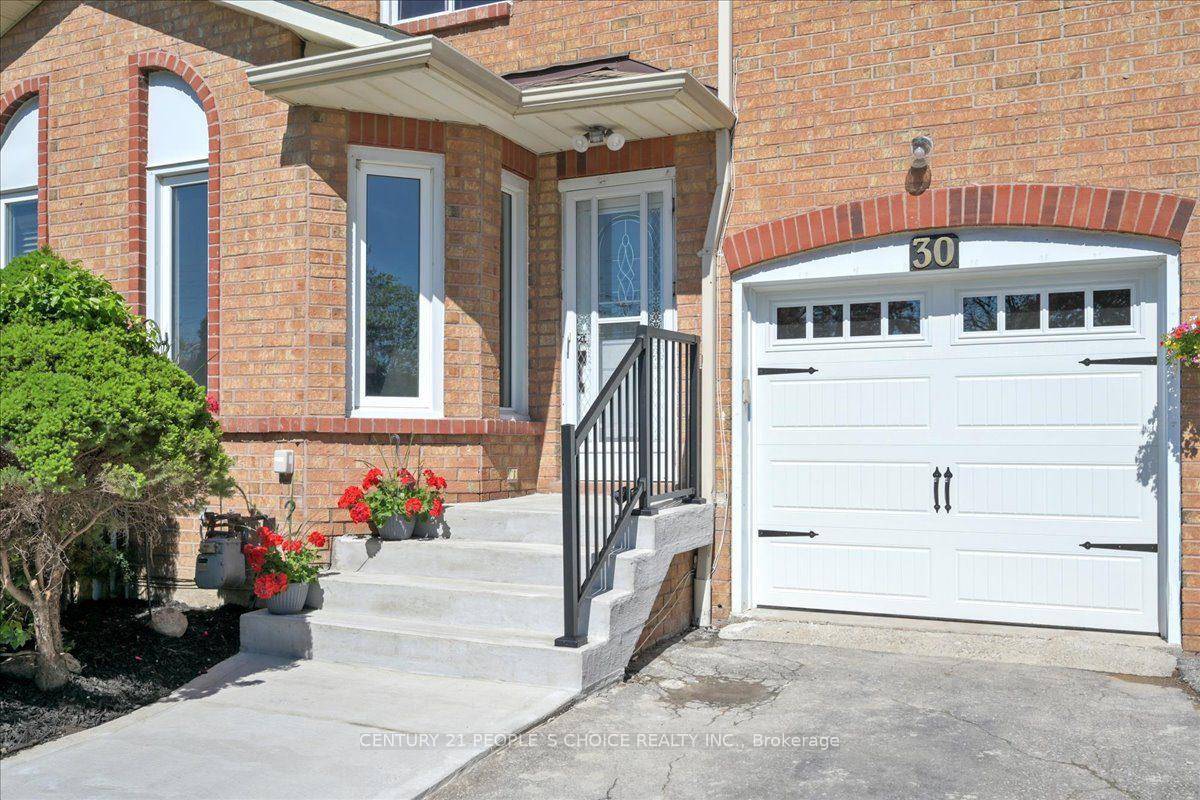 Welcome to this Charming Brick Freehold Townhouse located in the Heart of Mississauga.