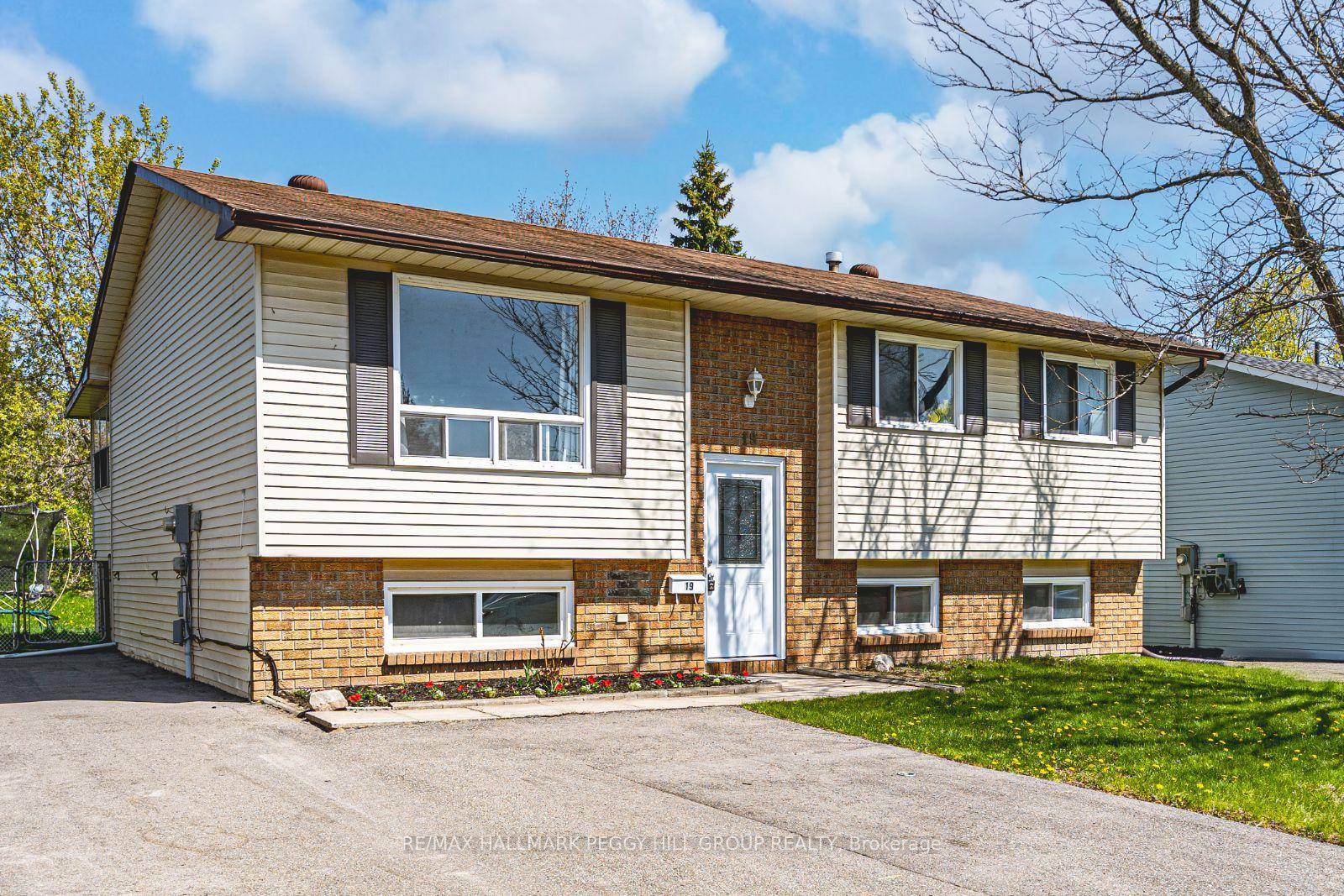 LEGAL DUPLEX WITH MODERN UPDATES amp ; ENDLESS LIVING POSSIBILITIES IN PRIME ORILLIA LOCATION !