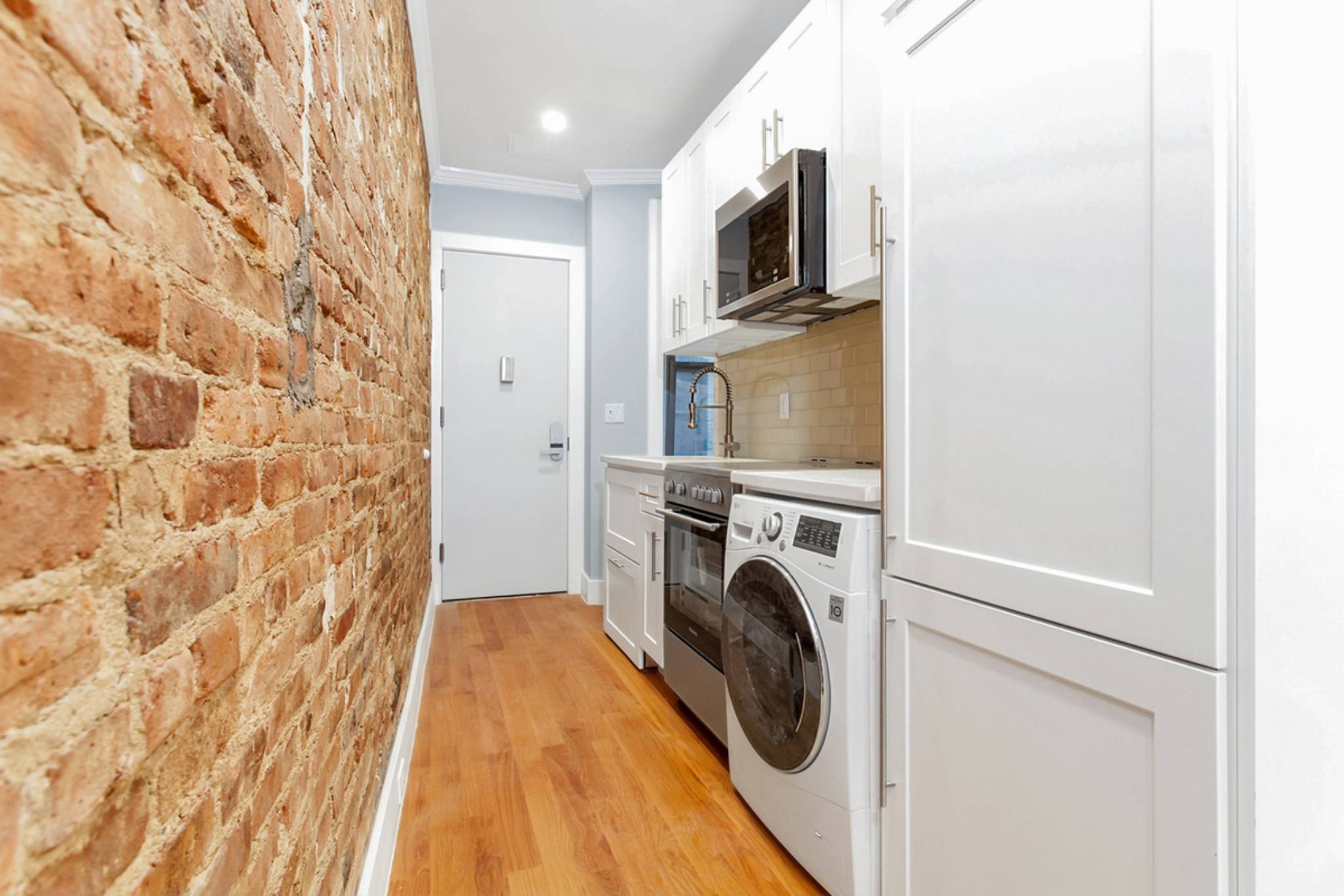 INQUIRE FOR A VIDEOAVAILABLE STARTING JUNE 1STCome and see this beautiful 3 bedroom 2 bathroom apartment.