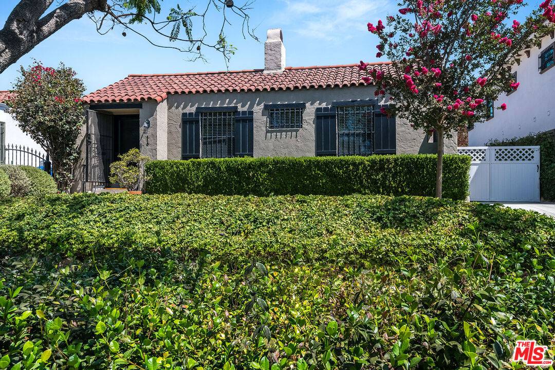 516  N Bronson Ave 3BR Mid Wilshire La