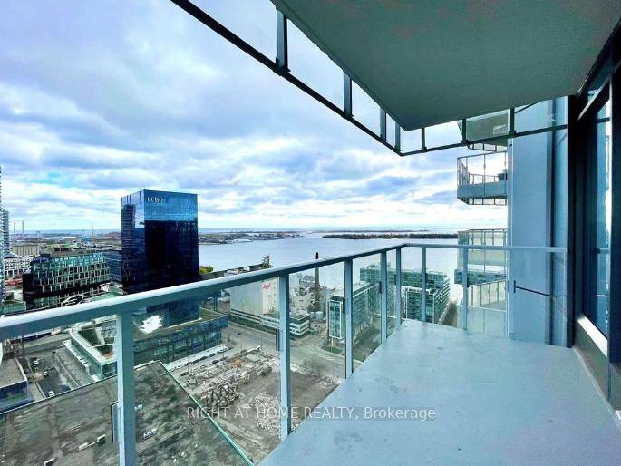 Available Immediately ! Fully Furnished Luxury Suite !