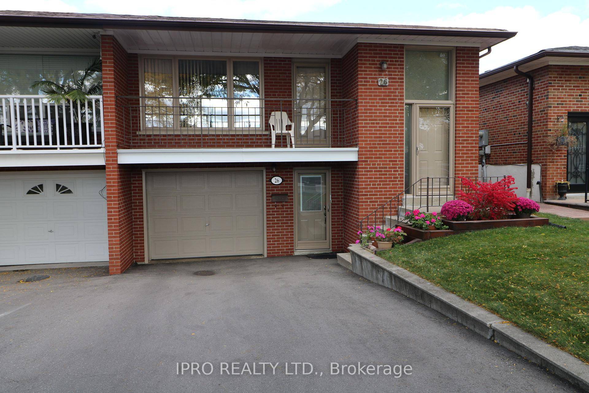 Immaculate home. Clean as a whistle and in move in condition.
