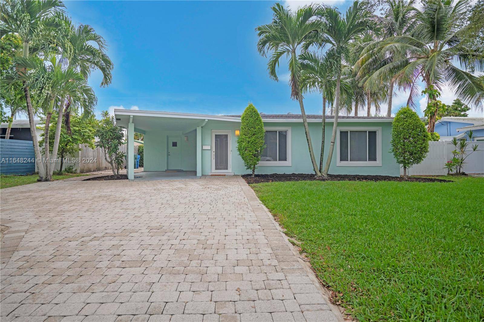 This beautifully maintained home is just minutes from the beach and walking distance to bars, restaurants, shops, parks, and library within Downtown Oakland Park.