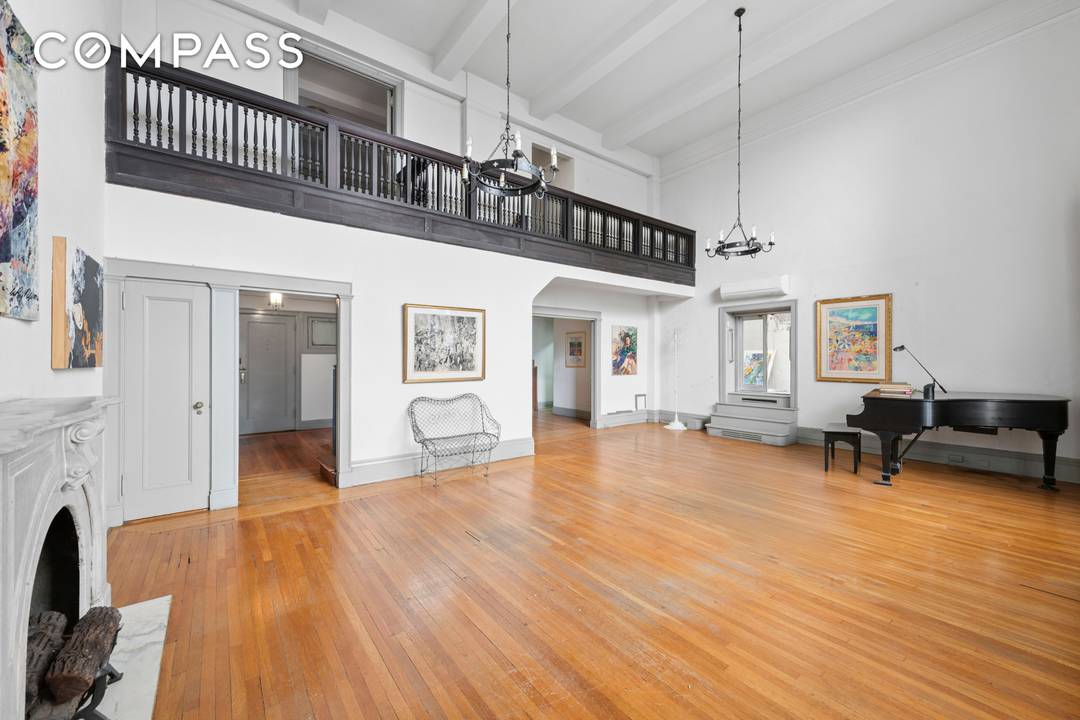 On the market for the first time in five decades, this 3 bedroom duplex was the home and first studio of artist LeRoy Neiman and his wife, painter Janet Byrne ...