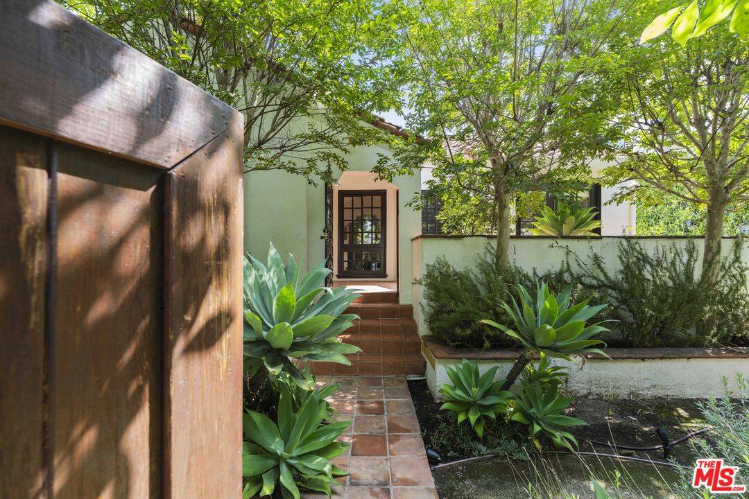 638  S Sycamore Ave 3BR Hancock Park La