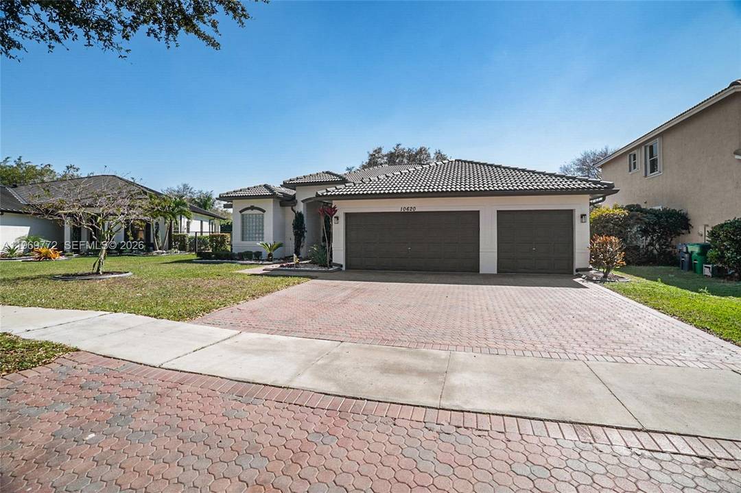 ONE OF THE BEST PRICE 5 BED 3 CAR GARAGE SF IN 33076 !