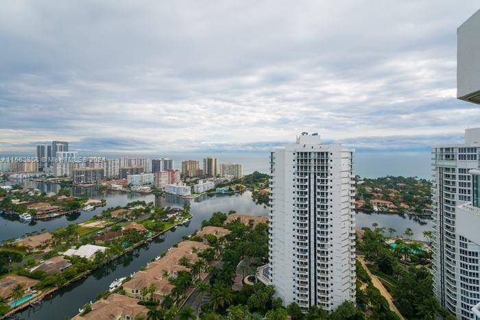 BEAUTIFULLY UPGRADED 3 BEDROOM, 2 BATH CORNER PH, 1, 870SQFT.