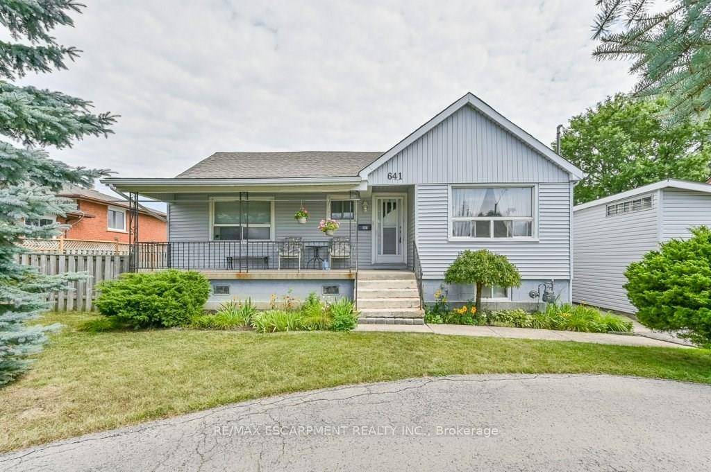 Prime Mountain Location. This thoughtfully updated 4 bedroom home offers a bright and functional layout with 3 car parking plus garage and a bonus finished loft space ideal for office, ...