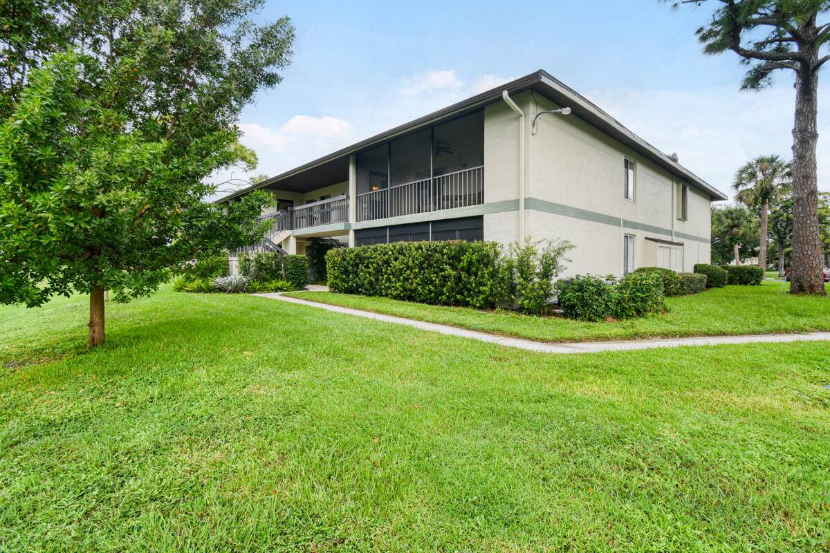 This comfortable furnished 2 bedroom condo in Chasewood South is a true Delight.