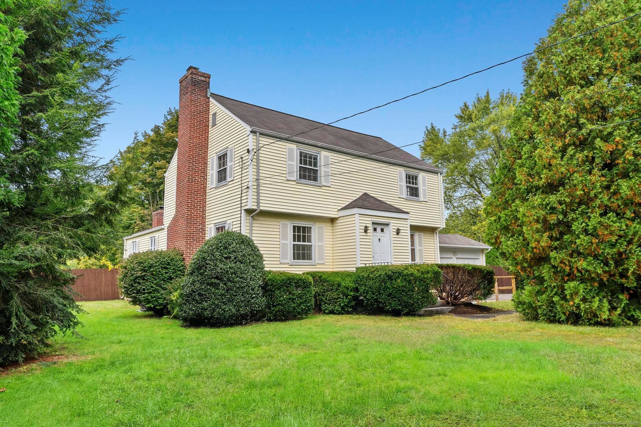 This classic colonial in the heart of Farmington has so much to offer !