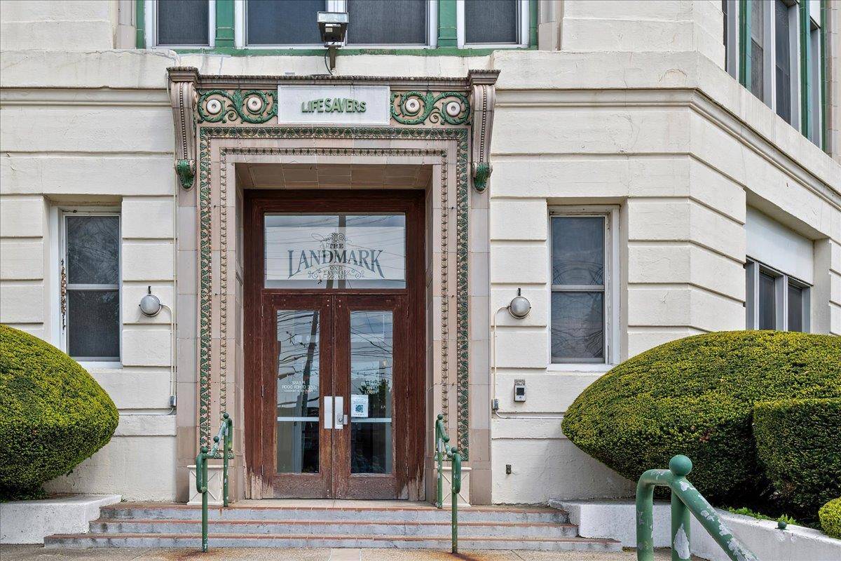 Top floor corner unit in The Landmark a historic former Lifesavers factory offering panoramic views and incredible natural light through dramatic 14 ft walls of 11 oversized windows.