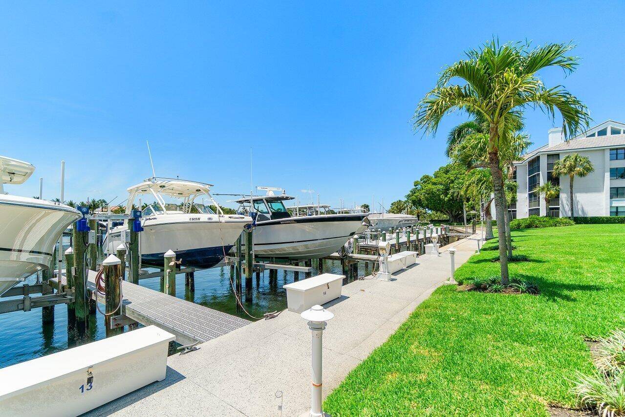 LUXURY MARINA COMMUNITY, FORMER MODEL WITH DESIGNER FURNITURE AND FINISHES.