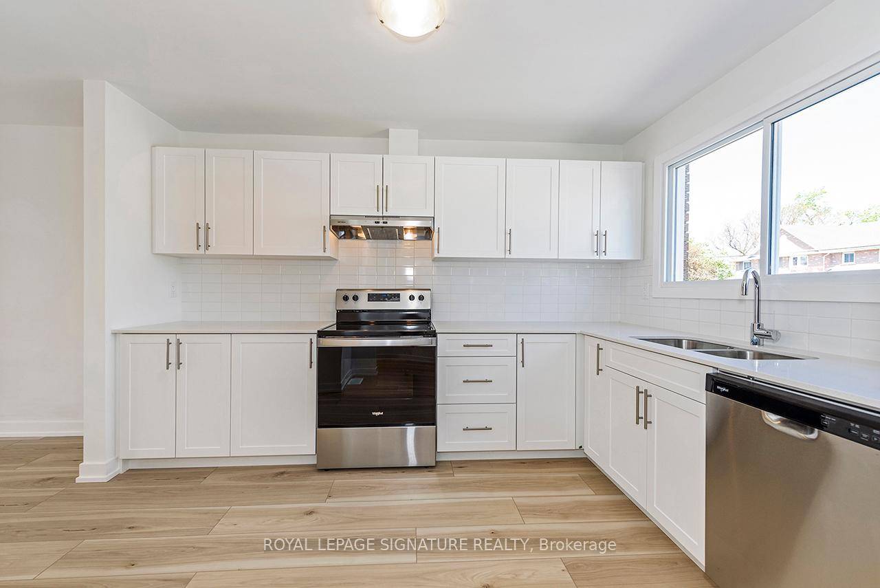 Welcome to 20 Anna Capri, Unit 4 a beautifully renovated townhome in the prime Templemead neighbourhood on the Hamilton Mountain !