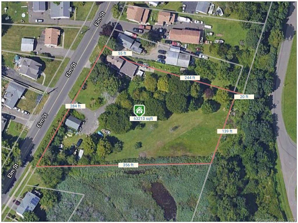 Spacious 3 Bedroom, 2 Bathroom Colonial within walking distance to the water.