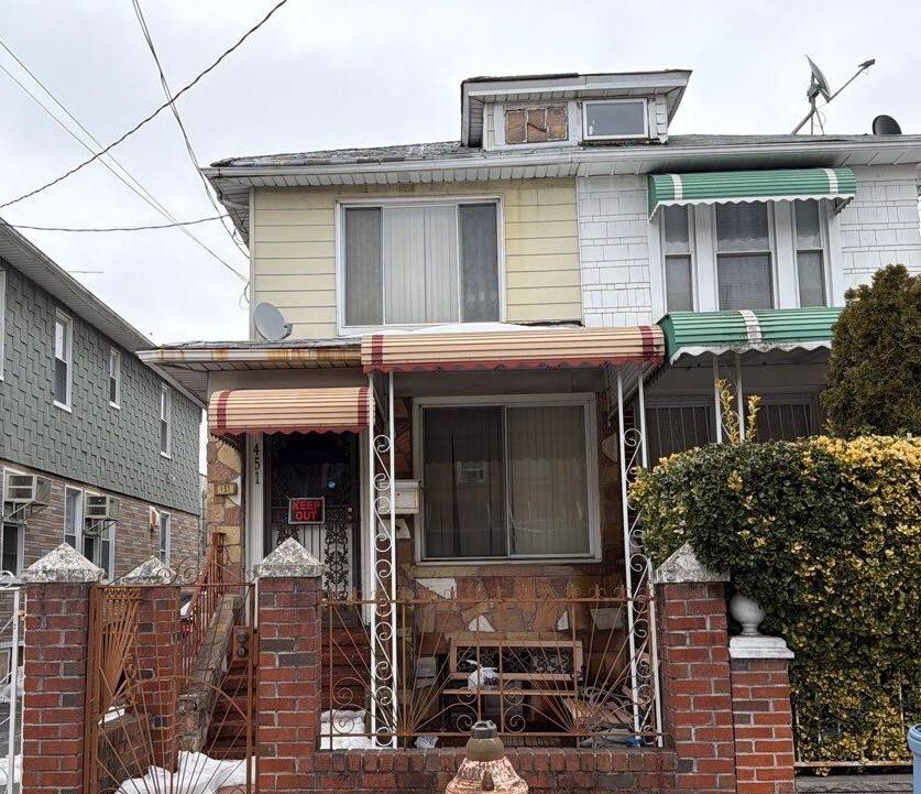 Colonial Style Home. This Home Features 3 Bedrooms, 1.