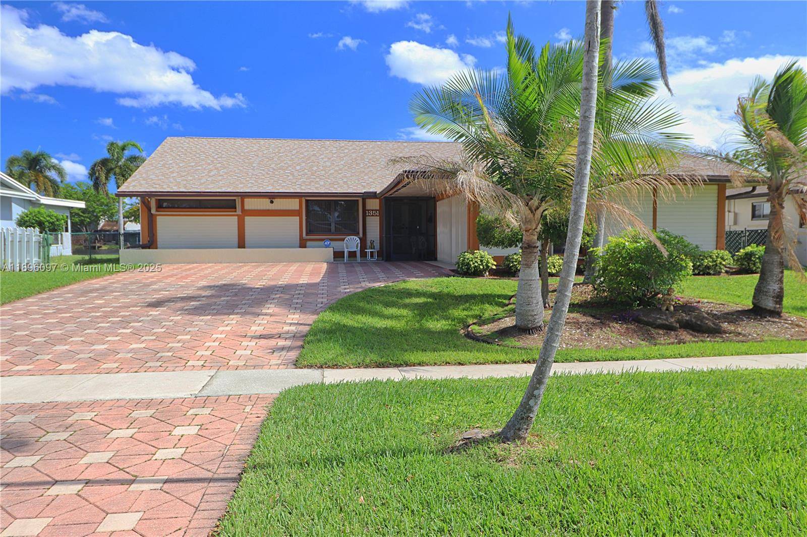 Spectacular lakefront location on one of the areas largest lakes, You can always remodel a home, but you can't build a lake, Spacious Buttonwood model, Great room concept with vaulted ...