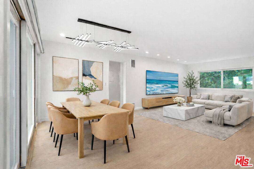 1233  N Laurel Ave 2BR Hollywood Hills East La