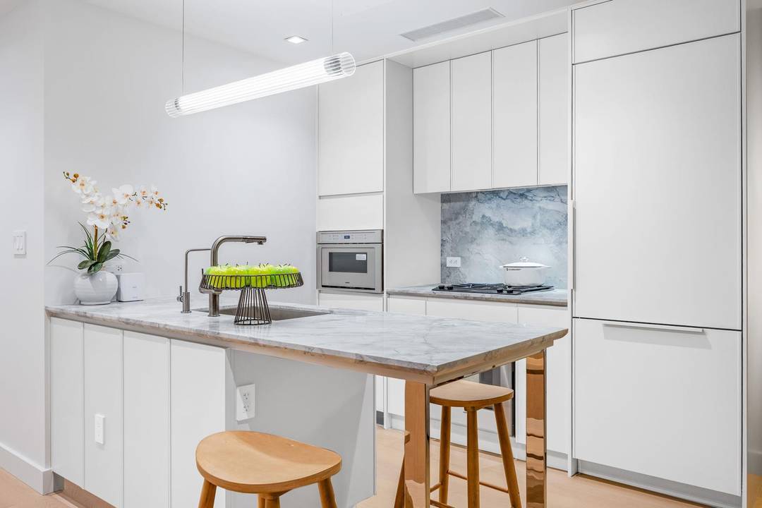 Live, Work... Perfection Welcome to Hendrix House, the first building in New York City explicitly designed for those looking to maximize their life and work from the serenity of their ...