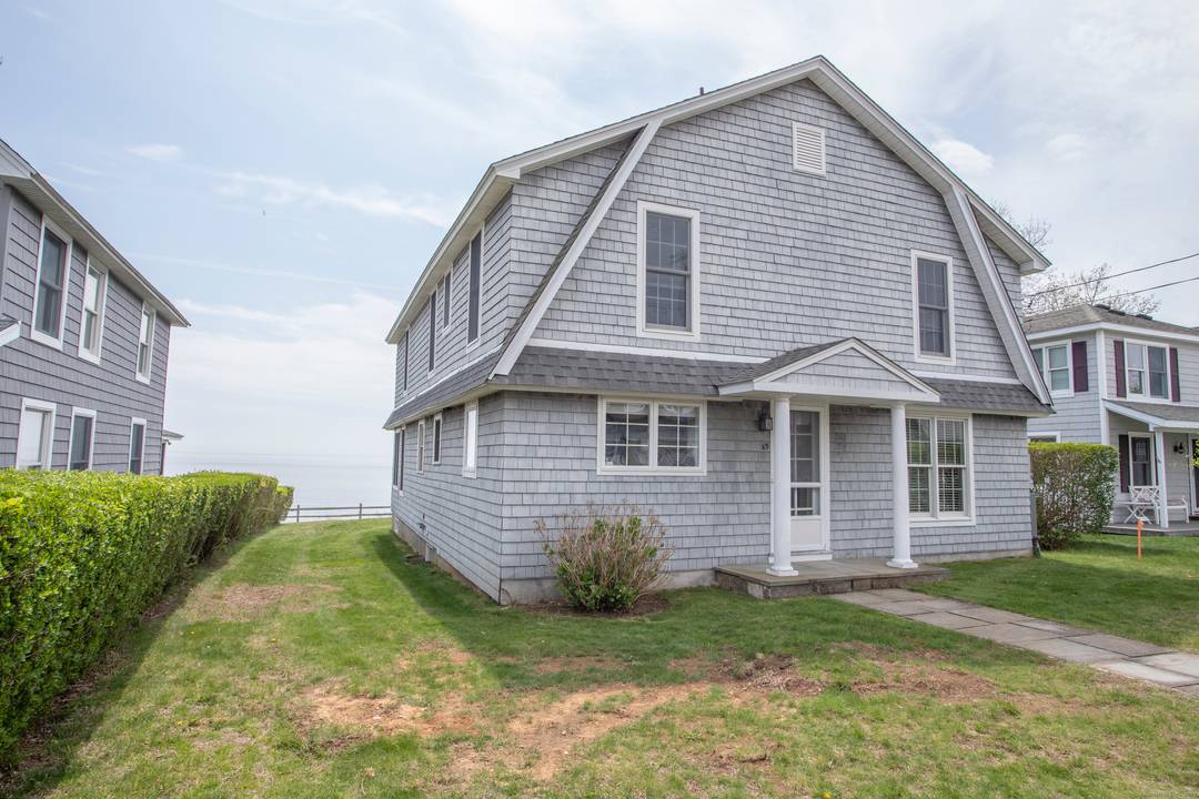 DIRECT WATERFRONT SUMMER WEEKLY FURNISHED RENTAL FROM JUNE AUGUST.