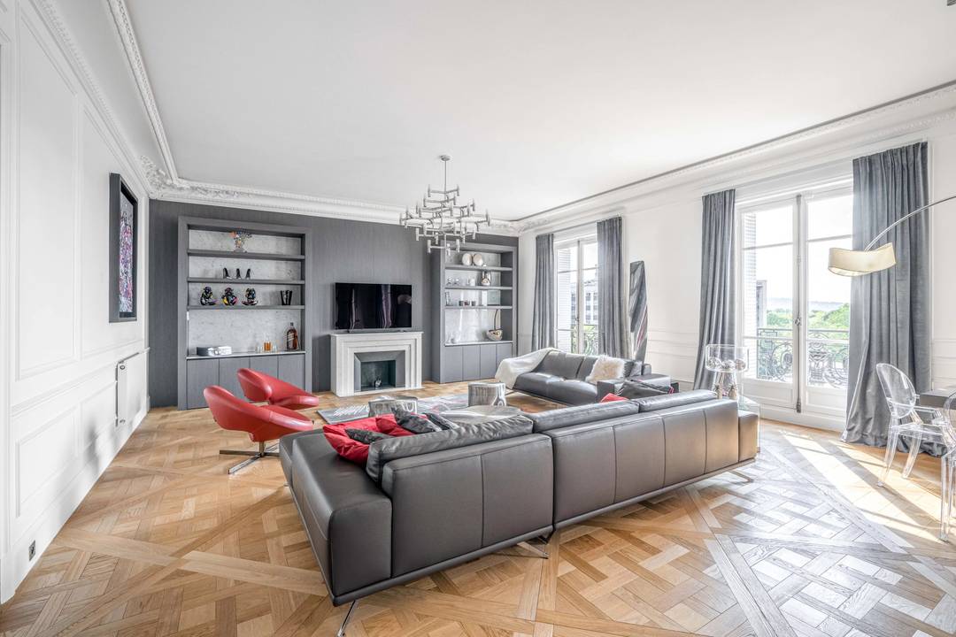 PARIS XVI - AVENUE FOCH - MAGNIFICENT 9-ROOM APARTMENT