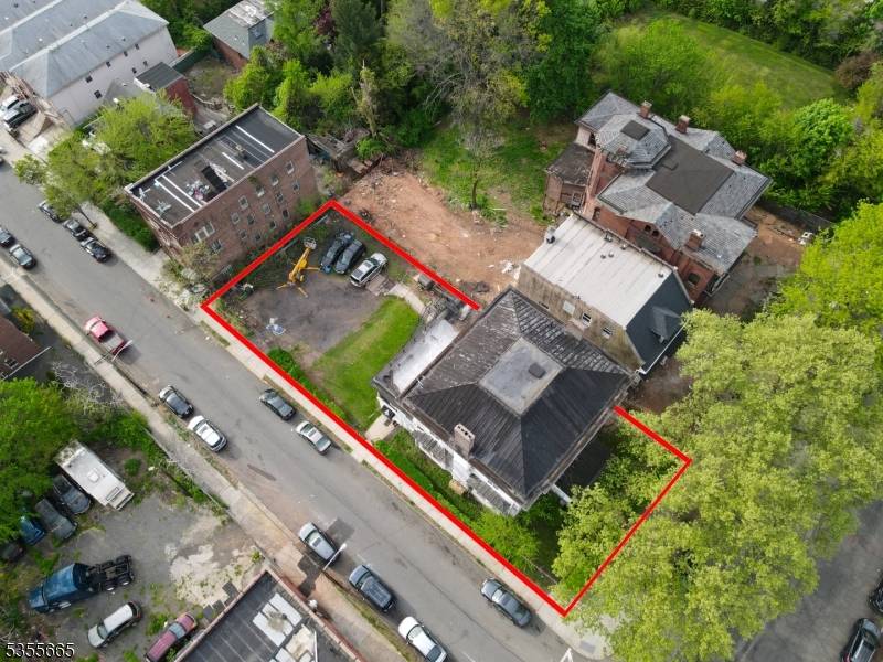 Great Location Lincoln Park Redevelopment Zone !