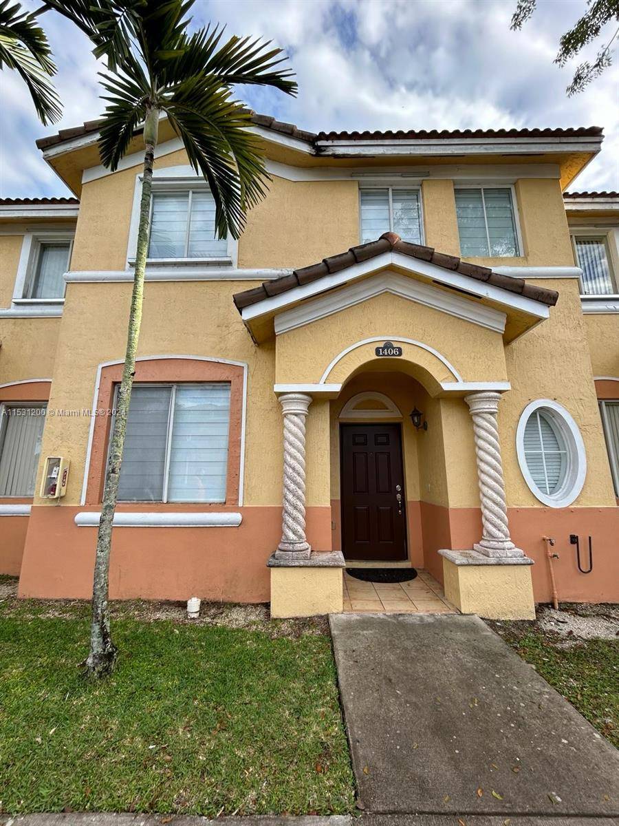 Beautiful 4 3 villa available for rent now in Keys Cove, which the owners will paint as soon as it is empty.