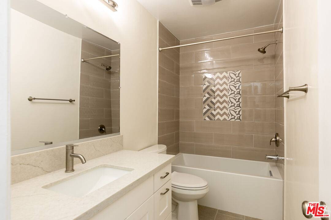 1033  6TH ST 3BR Santa Monica La