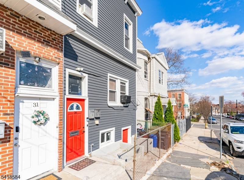 Prime opportunity in Newark's desirable North Ward ?